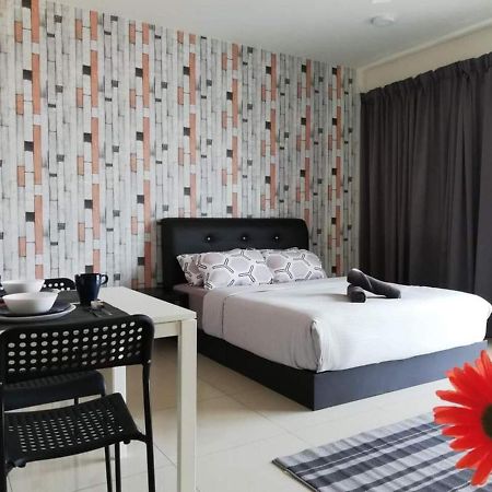 Peanut Butter Homestay - Trefoil Setia Alam Shah Alam Bagian luar foto